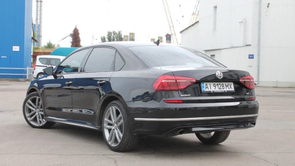 Volkswagen Passat US 2.0 TSI R-Line 4