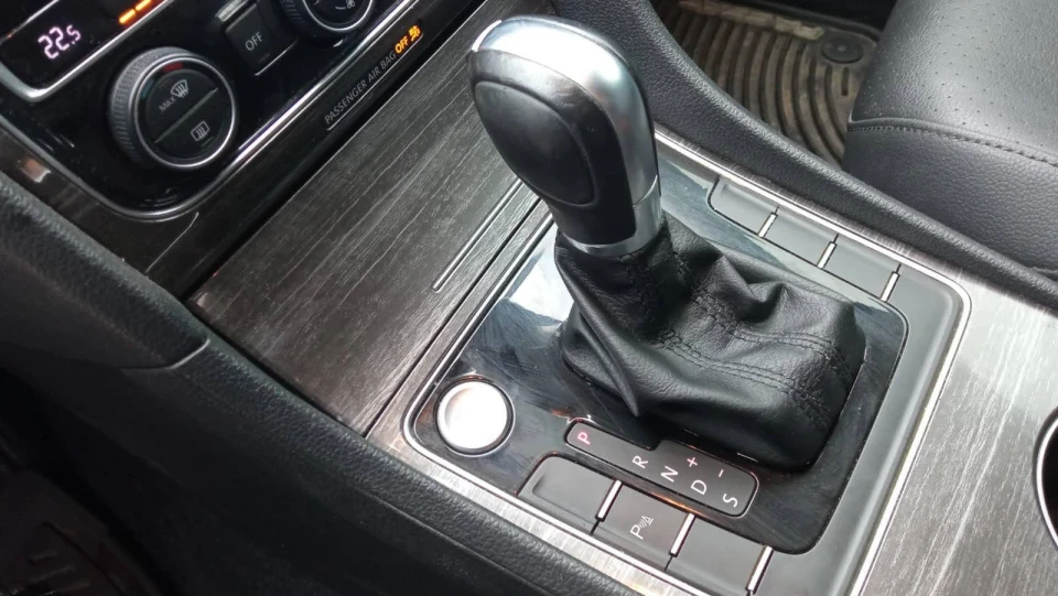 Volkswagen Passat US 2.0 TSI SE 4