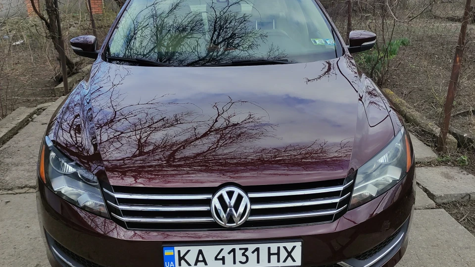 Volkswagen Passat US 2.5 червоного кольору 2