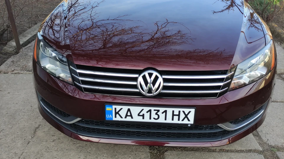 Volkswagen Passat US 2.5 червоного кольору 3