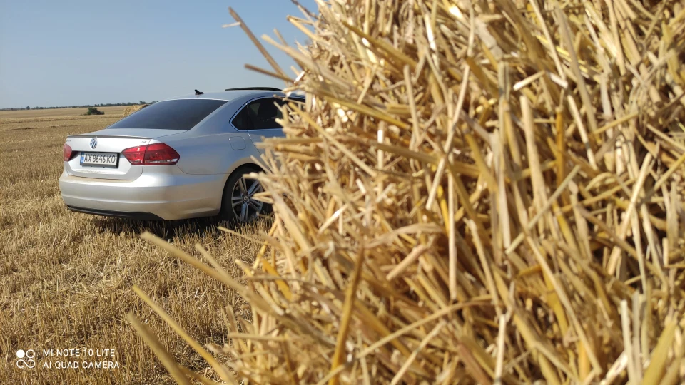 Volkswagen Passat US 2.5 SE 4