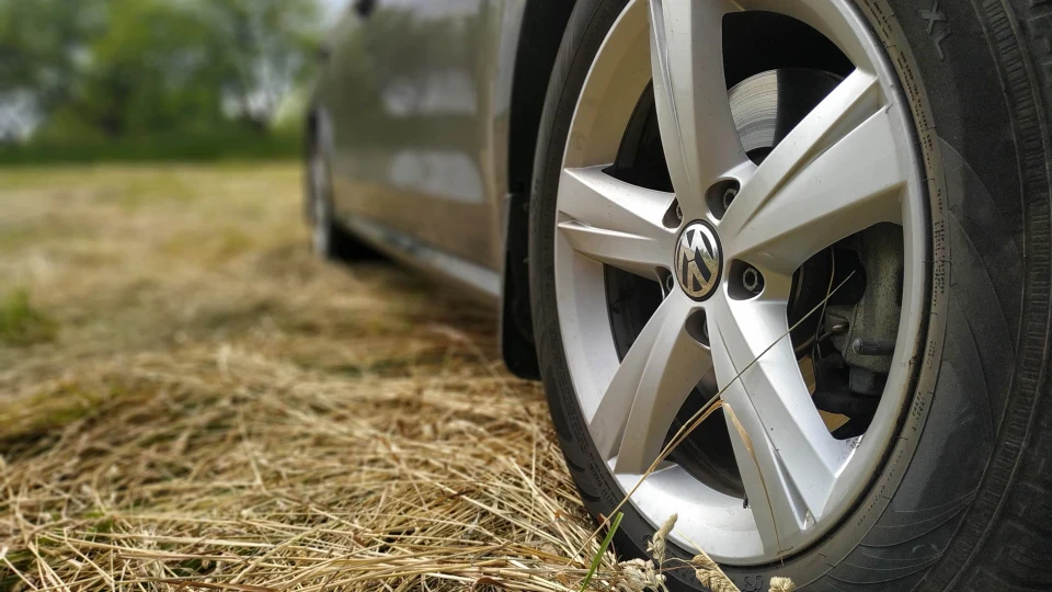 Volkswagen Passat US 2.5 SE 4
