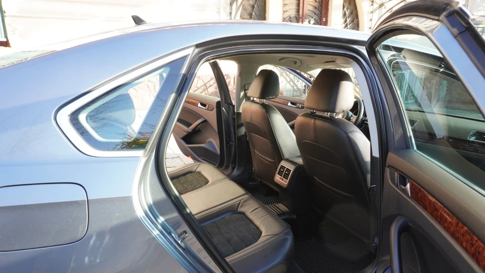 Volkswagen Passat US 2.5 SEL Premium 3