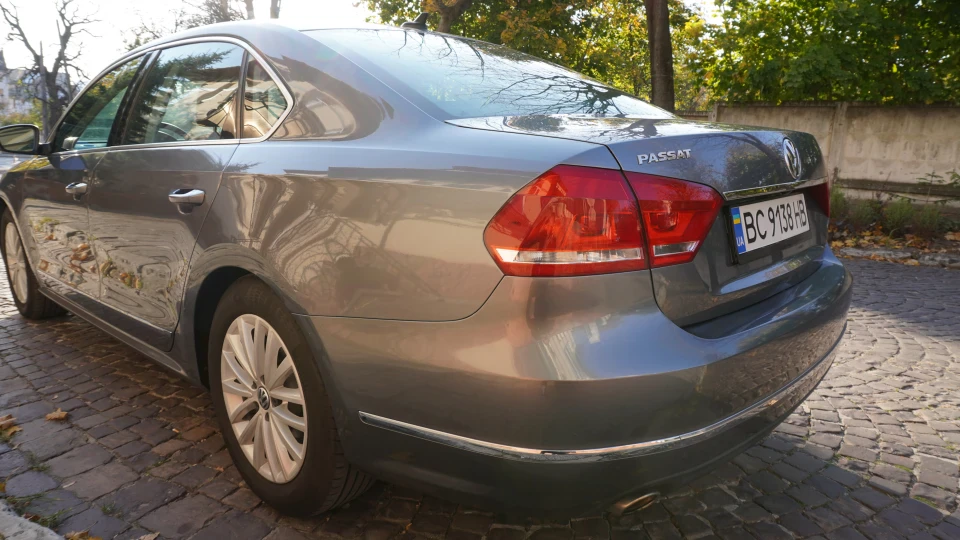 Volkswagen Passat US 2.5 SEL Premium 4
