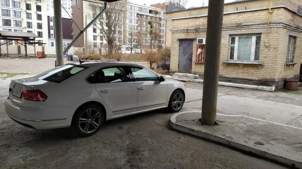 Volkswagen Passat US 2.5 SEL 3