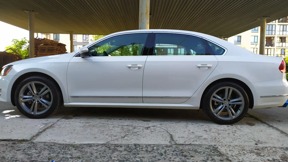 Volkswagen Passat US 2.5 SEL 4