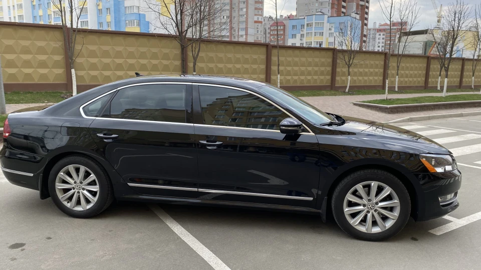Volkswagen Passat US 2.5 SEL 4