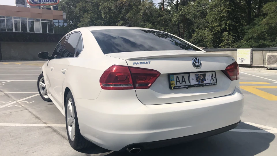 Volkswagen Passat US *Білуха* 4
