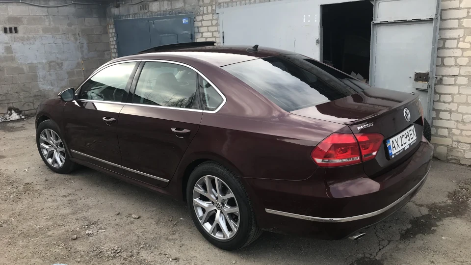 Volkswagen Passat US BURGUNDY 2.5 SEL