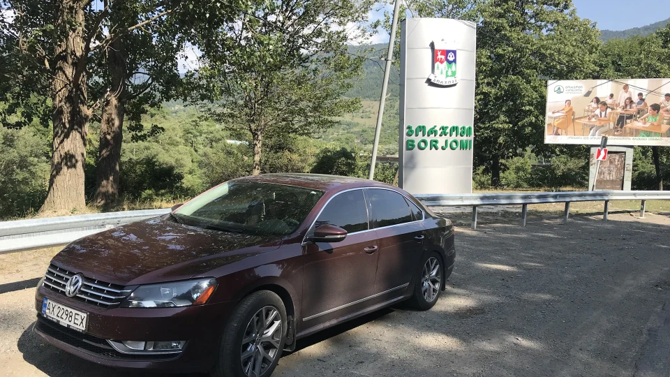 Volkswagen Passat US BURGUNDY 2.5 SEL 2