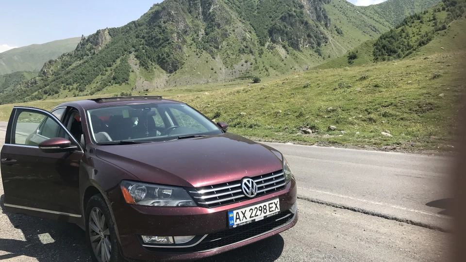 Volkswagen Passat US BURGUNDY 2.5 SEL 5