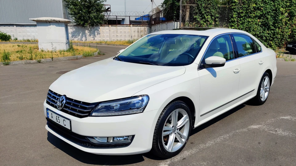 Volkswagen Passat US Magic White