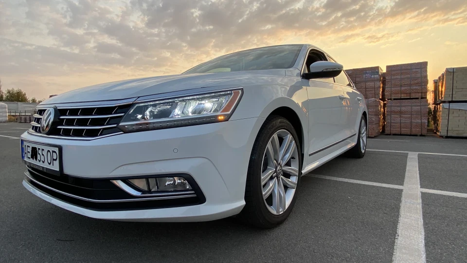 Volkswagen Passat US SE касатик
