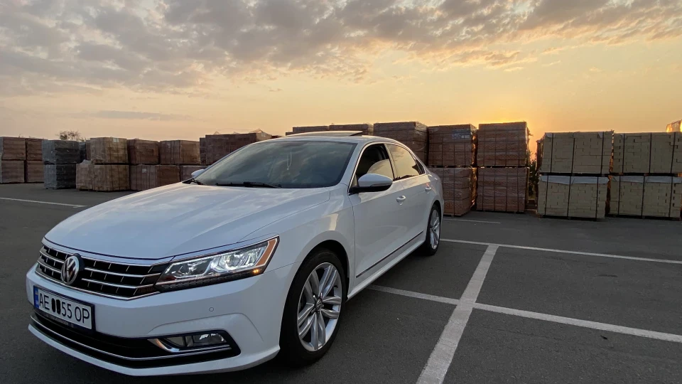 Volkswagen Passat US SE касатик 2
