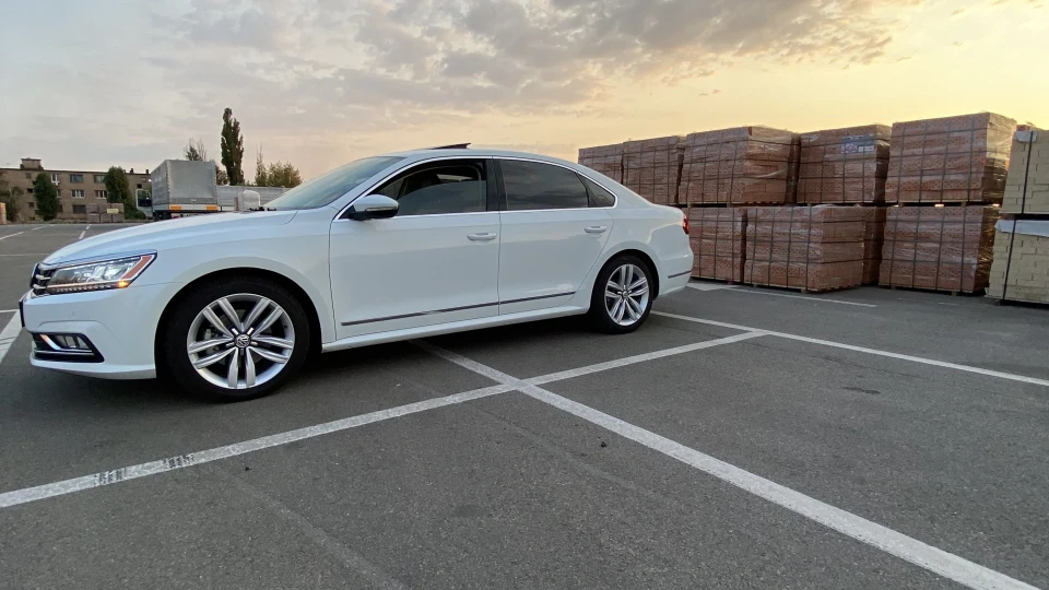Volkswagen Passat US SE касатик 3