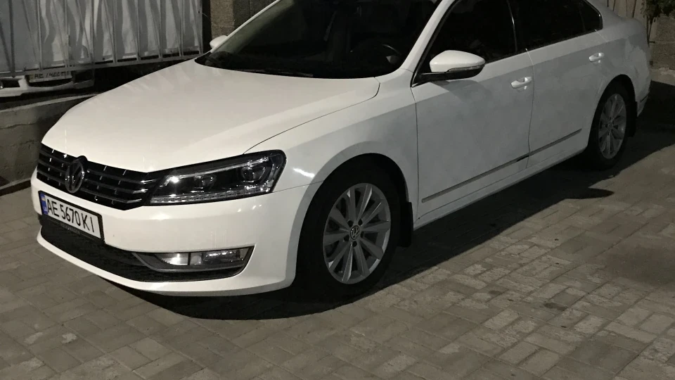 Volkswagen Passat US SEL 2.5 3