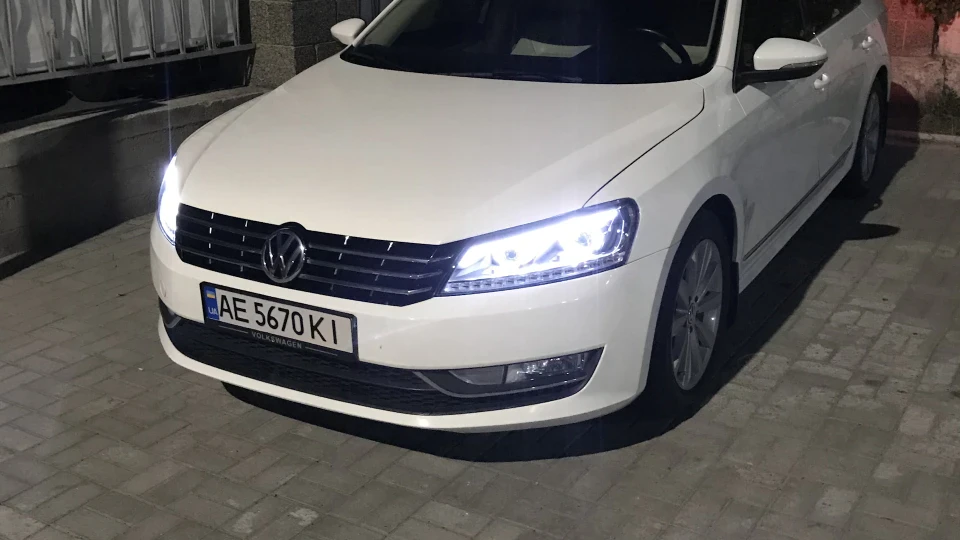 Volkswagen Passat US SEL 2.5 4