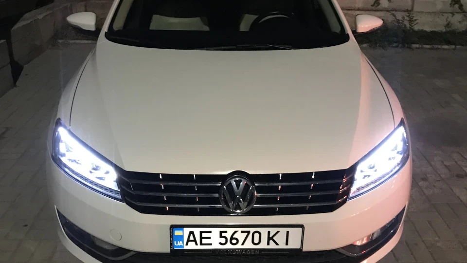 Volkswagen Passat US SEL 2.5 5