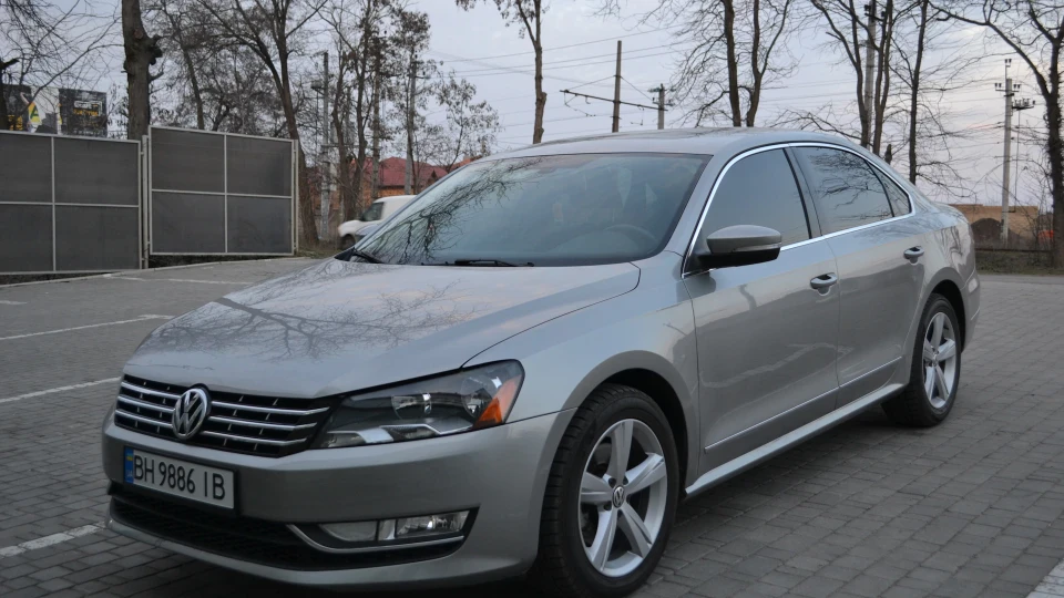 Volkswagen Passat US SEL він же Сірий
