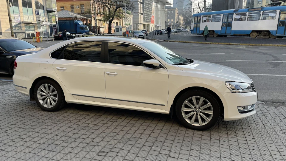 Volkswagen Passat US SEL 2