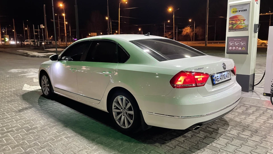Volkswagen Passat US SEL 3
