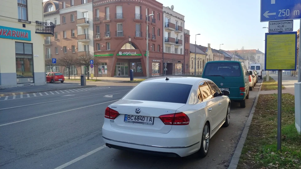 Volkswagen Passat US SEL 2