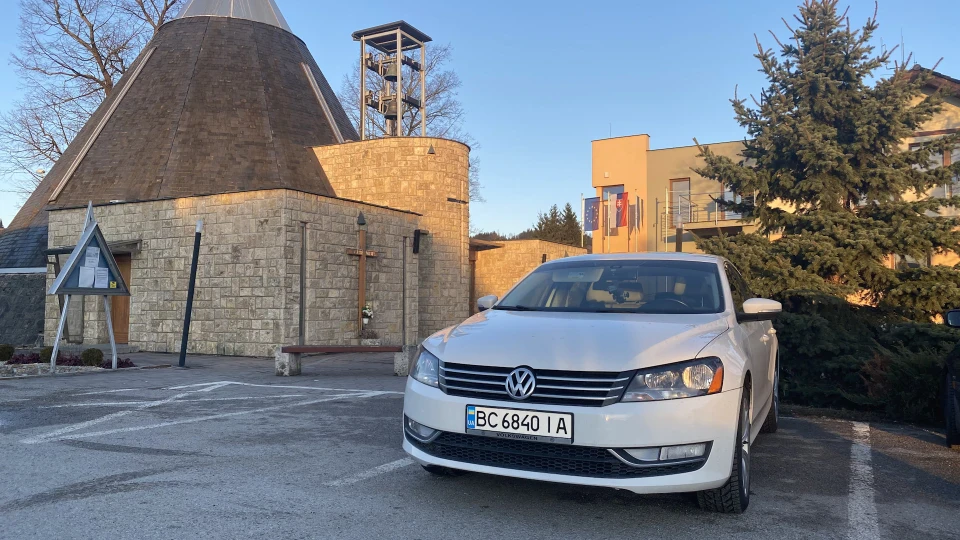 Volkswagen Passat US SEL 3