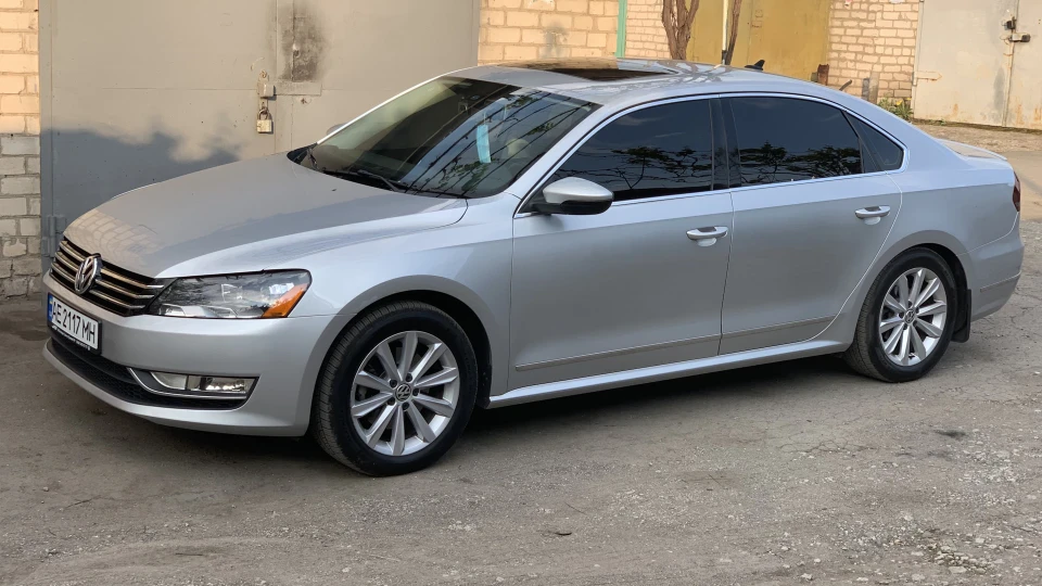 Volkswagen Passat US Sel 2