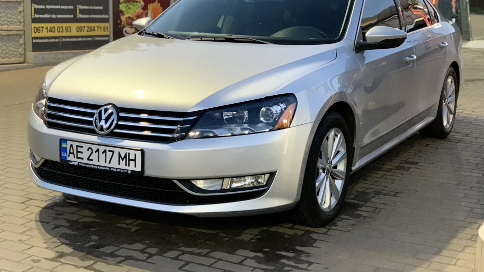 Volkswagen Passat US Sel 3