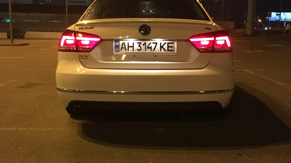 Volkswagen Passat US SEL 5
