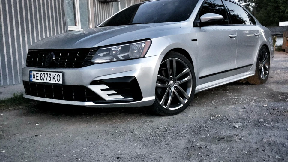 Volkswagen Passat US Сірий металік 2