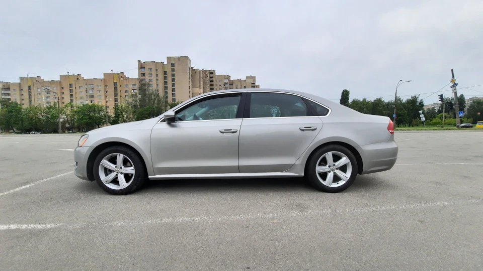 Volkswagen Passat US Space Ship 2