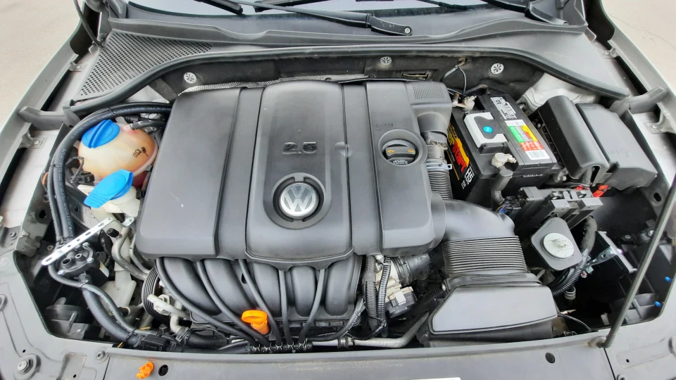 Volkswagen Passat US Space Ship 4
