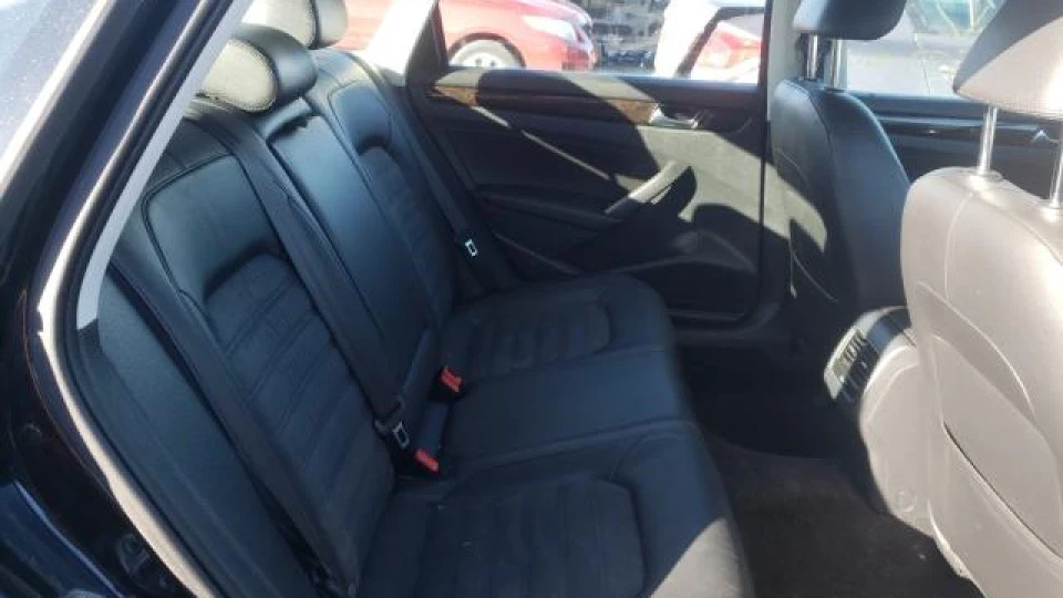 Volkswagen Passat US TDI SEL 2
