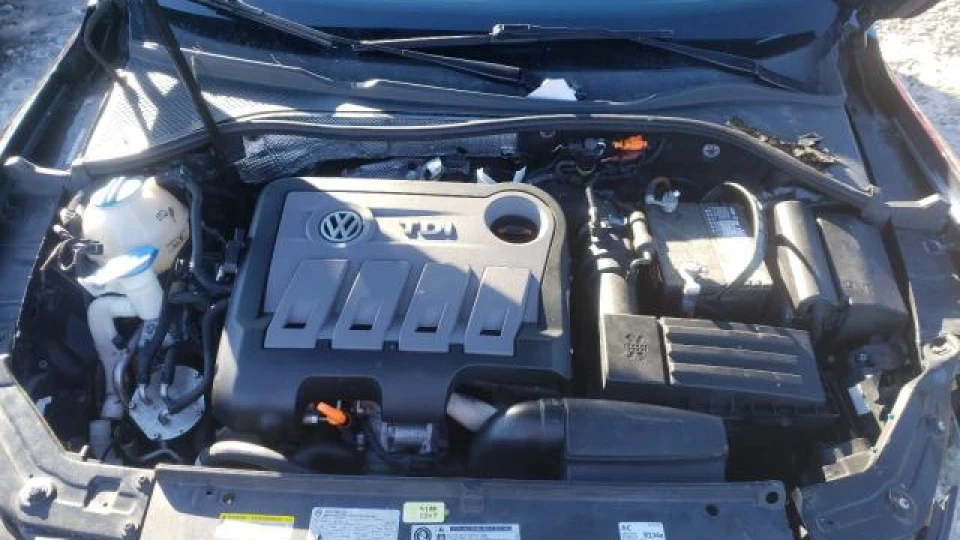 Volkswagen Passat US TDI SEL 3