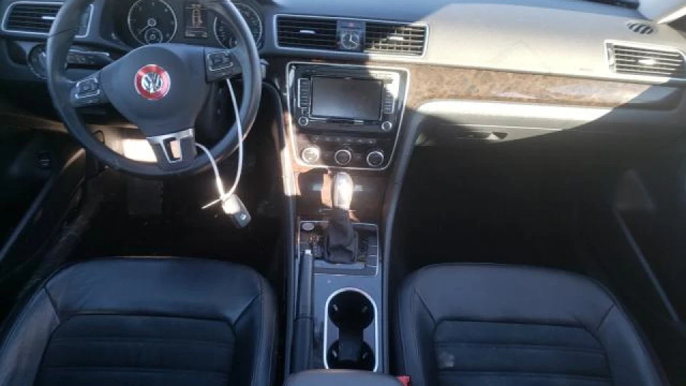 Volkswagen Passat US TDI SEL 4