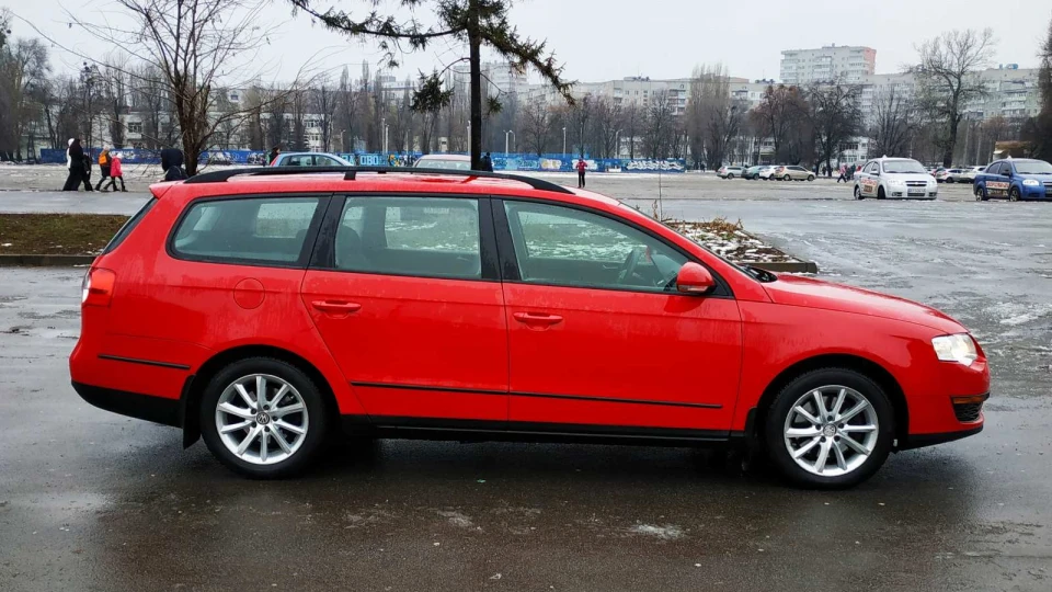 Volkswagen Passat Variant 1.8ТСІ Червоний Сарайчик 2
