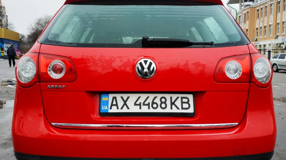 Volkswagen Passat Variant 1.8ТСІ Червоний Сарайчик 4