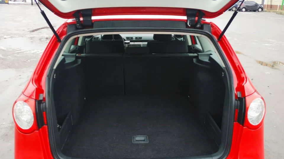 Volkswagen Passat Variant 1.8ТСІ Червоний Сарайчик 5