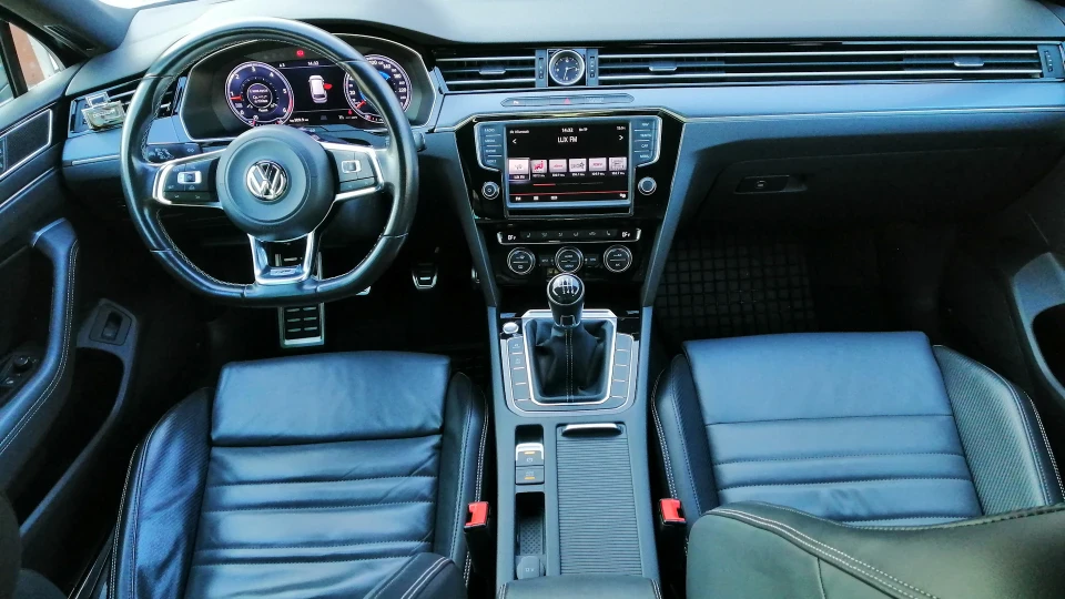 Volkswagen Passat Variant 2.0 R-line 2