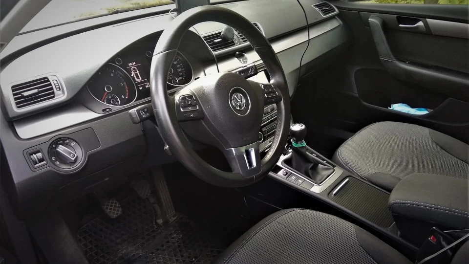 Volkswagen Passat Variant 2.0 tdi DEEP BLACK 3