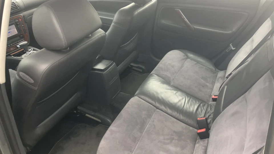 Volkswagen Passat Variant 2.5 TDI BAU132kw 4motion 4