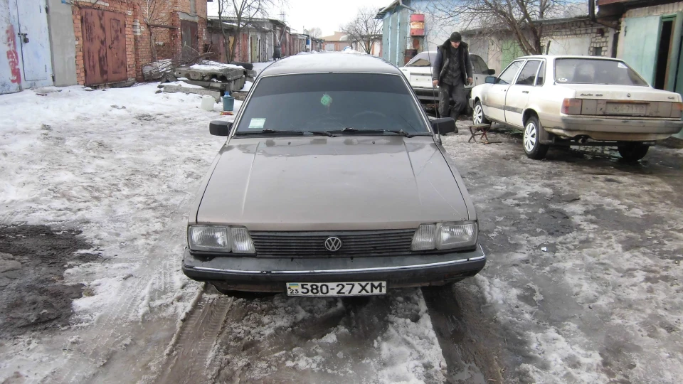 Volkswagen Passat Variant алігатор 4