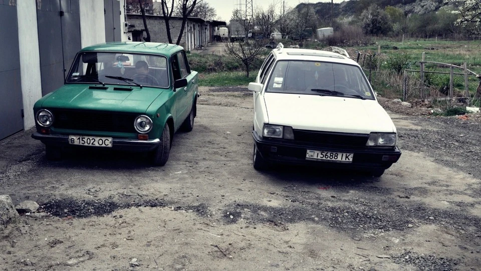 Volkswagen Passat Variant біленька бензинова 1.6 5