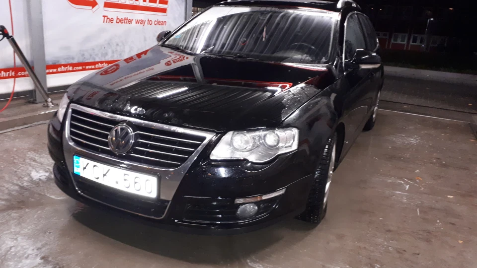 Volkswagen Passat Variant Black 2