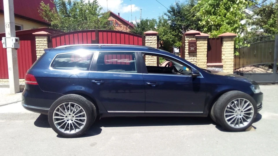 Volkswagen Passat Variant Blue birdie 4