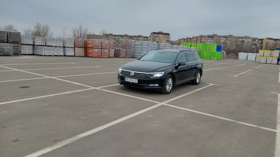 Volkswagen Passat Variant Чорний бомбардувальник 2
