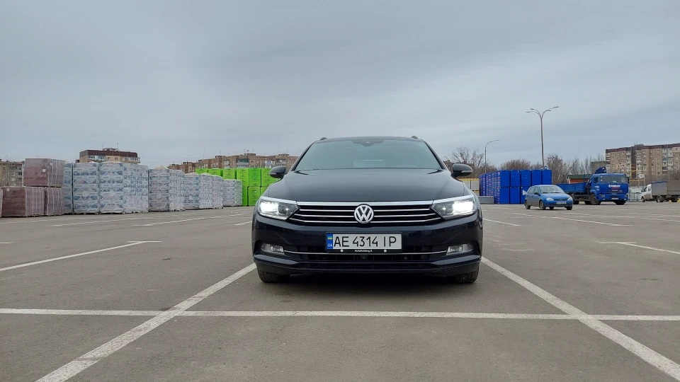 Volkswagen Passat Variant Чорний бомбардувальник 3