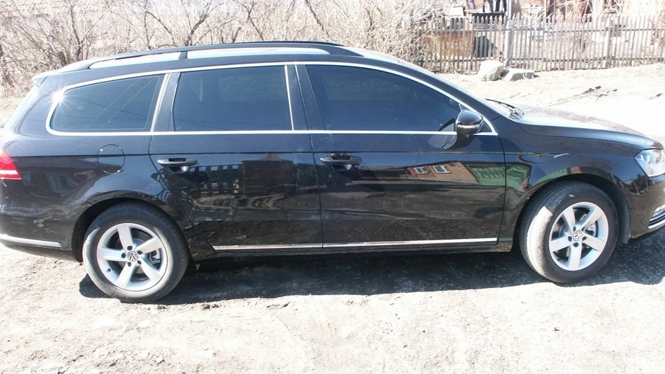 Volkswagen Passat Variant чорний літак 5