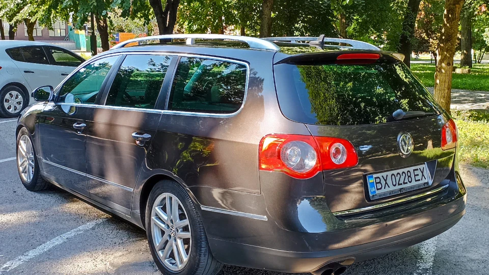 Volkswagen Passat Variant Highline MoccaAnthrazite 2